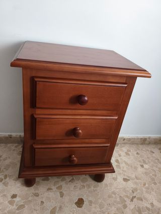 Mesita de noche de madera