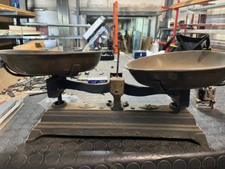 Balanza antigua de platos