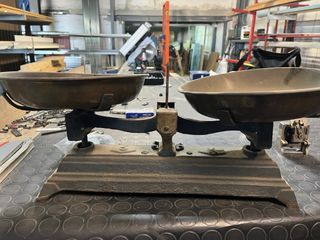 Balanza antigua de platos