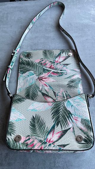 Bolso Guess Multicolor Estampado Tropical
