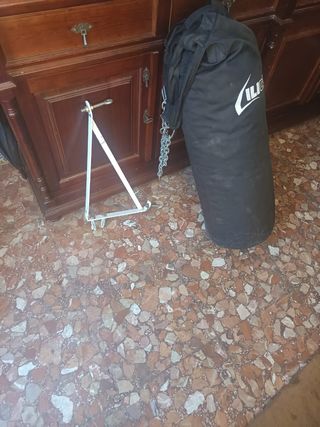 Saco boxeo 19 kg + soporte pared