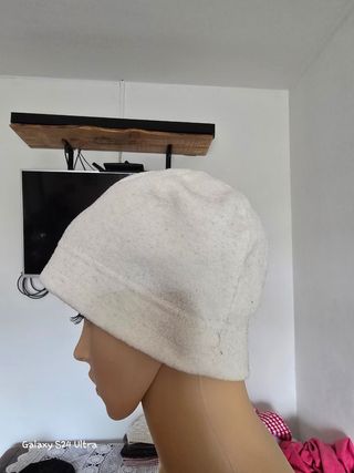 Berretto bianco in pile