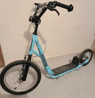 Bicinete marca scooter azul
Bicicleta
Patinete