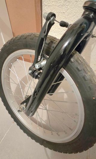 Bicinete marca scooter azul
Bicicleta
Patinete
