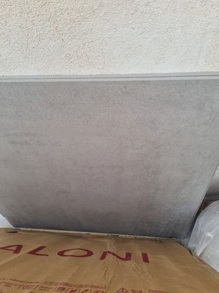 Plaqueta porcelánica Saloni Ceniza 75x75