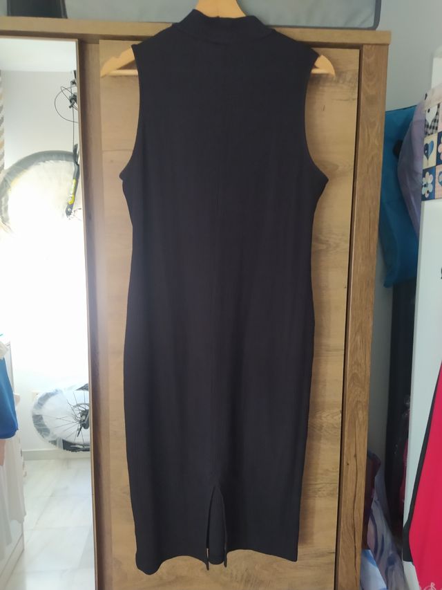 Vestido negro sin mangas