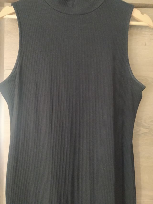 Vestido negro sin mangas