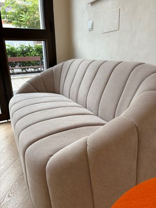 Sofá 2 plazas beige/gris tela