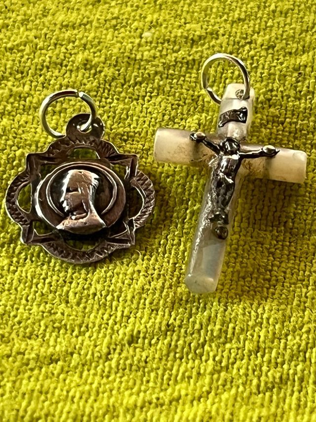 Cruz Nácar y Virgen Montserrat Plata