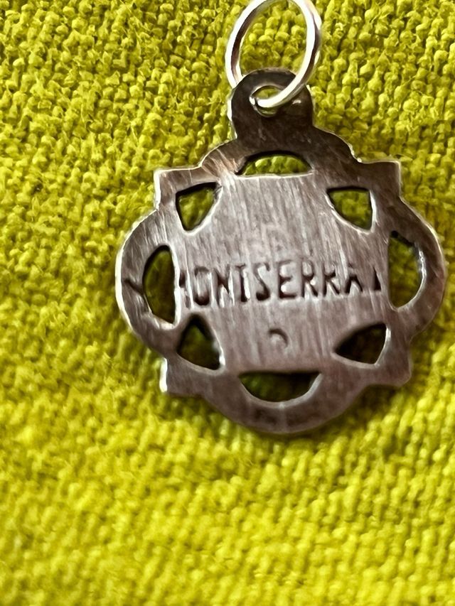 Cruz Nácar y Virgen Montserrat Plata