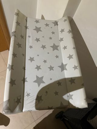 Cambiador de bebé con estrellas