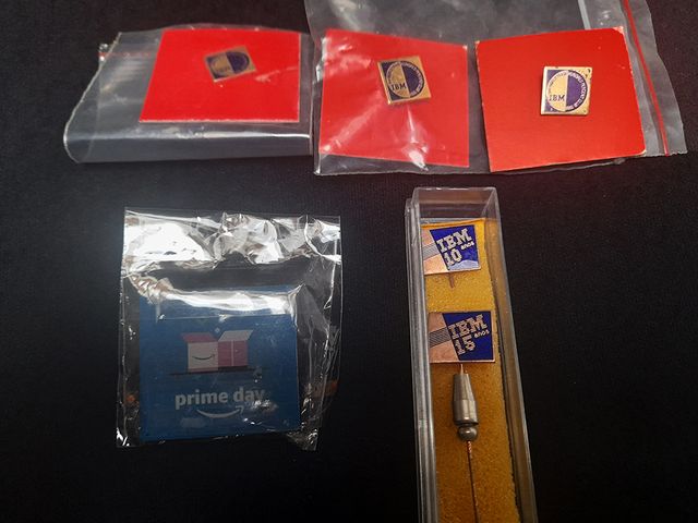 Lotes de Pins Temáticos Variados