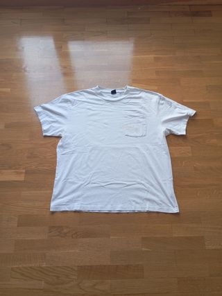 Camiseta blanca con bolsillo