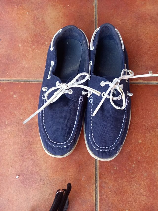 Zapatos náuticos  talla 42 , color azul marino.