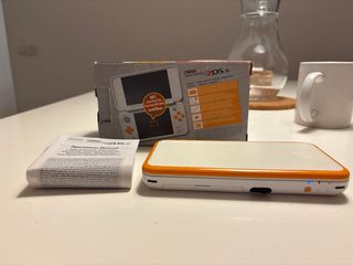 Nintendo 2DS XL Blanca y Naranja 2 juegos,cargador