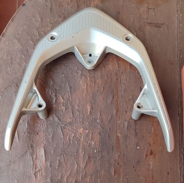 Soporte trasero Honda plateado