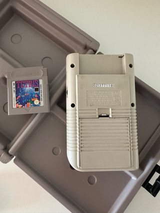 Nintendo Game Boy Beige con Tetris y Accesorios