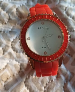 Reloj PAEKIE Quartz Dorado y Rojo