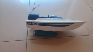 Barco de policía de juguete