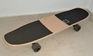 Skateboard, monopatin, cruiser, surfskate