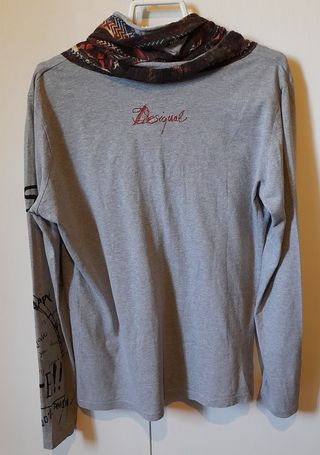 Jersey fino gris y multicolor con estampado