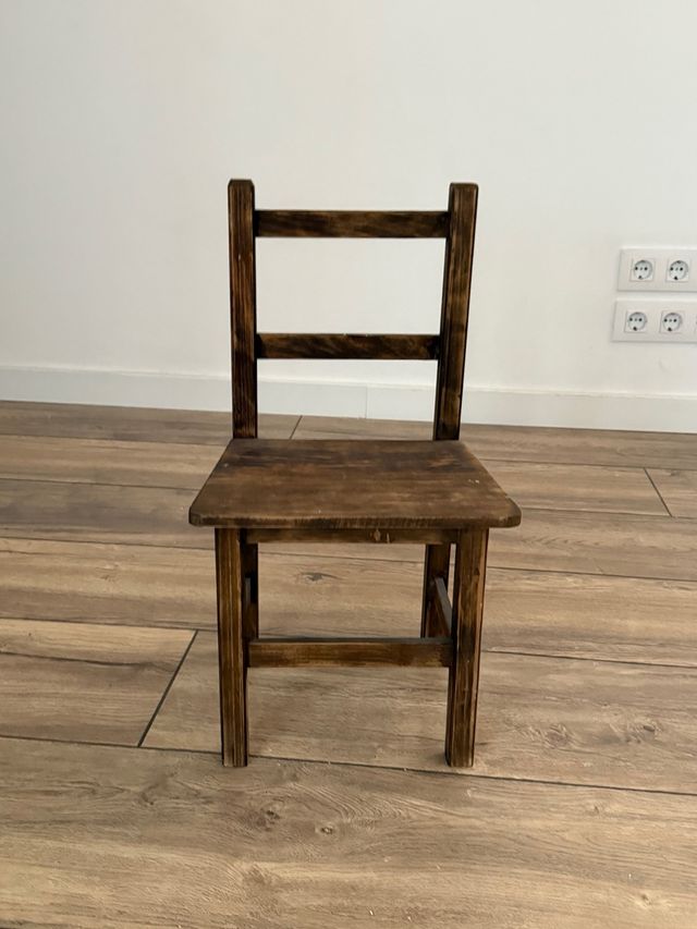 Silla infantil de madera