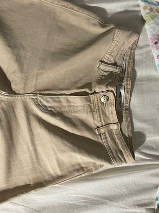 Pantalón tiro alto beige