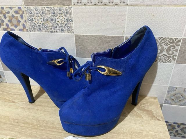 Tacchi blu con tacco alto