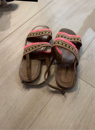 Sandalias niña doradas y rosas