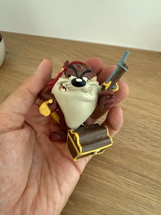 Figura Taz Pirata con Tesoro