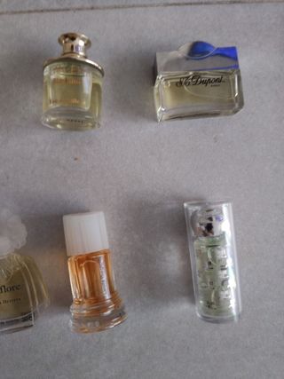 Collezione di profumi in miniatura