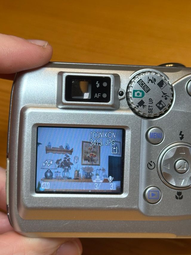 Digicam Nikon Coolpix E4100 4 MP y Zoom Óptico 3x