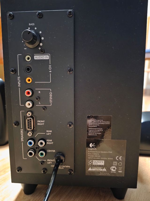 Logitech Surround Sound Speakers Z506 5.1