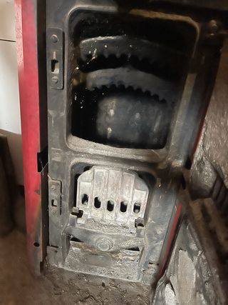 Caldera de leña marca roca roja y negra