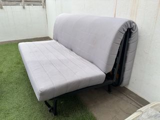 Sillón-cama gris de Ikea sin funda
