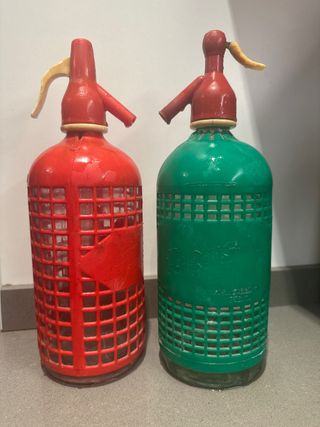 Sifón antiguo.  Tengo 2: rojo y verde