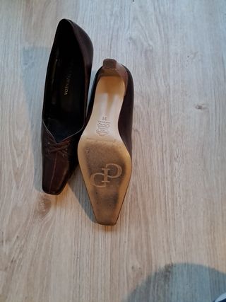 Zapatos de tacón marrones