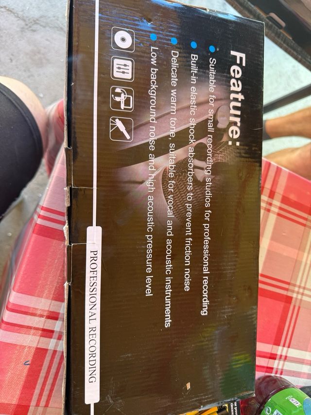 microfono vocalista generico podcast equipment