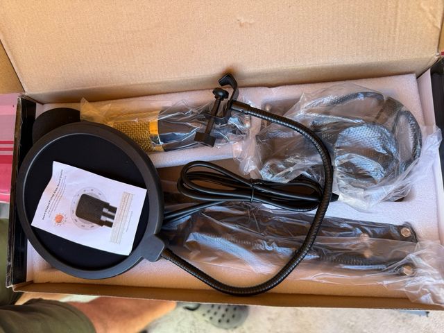 microfono vocalista generico podcast equipment