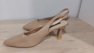 Zapatos de tacón beige