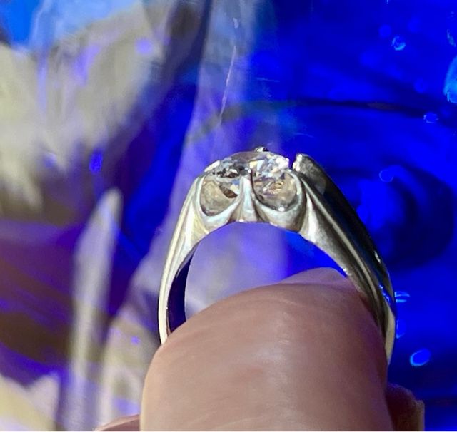 Anello antico in argento con zirconi