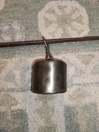 Antigua balanza romana de metal forjado.