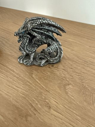 Figuras de dragones pequeñas