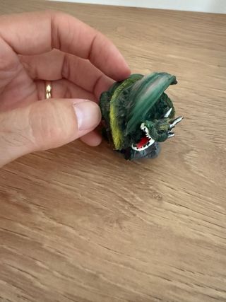 Figuras de dragones pequeñas