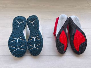 Botas de fútbol para niño NUEVAS (2 pares) + regal
