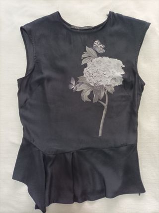 Blusa Zara Negra con Flores y Mariposas