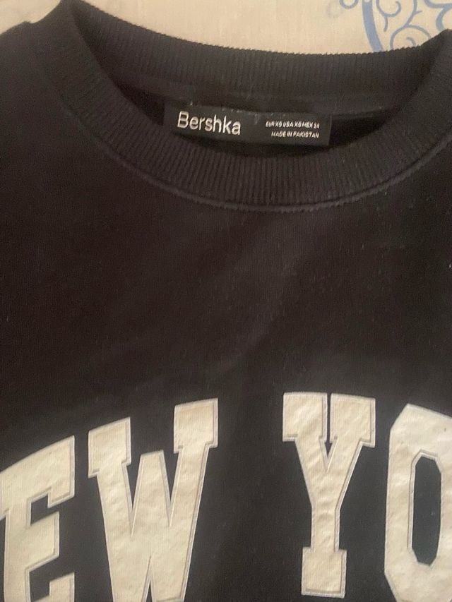 Sudadera Bershka oversize New York negra