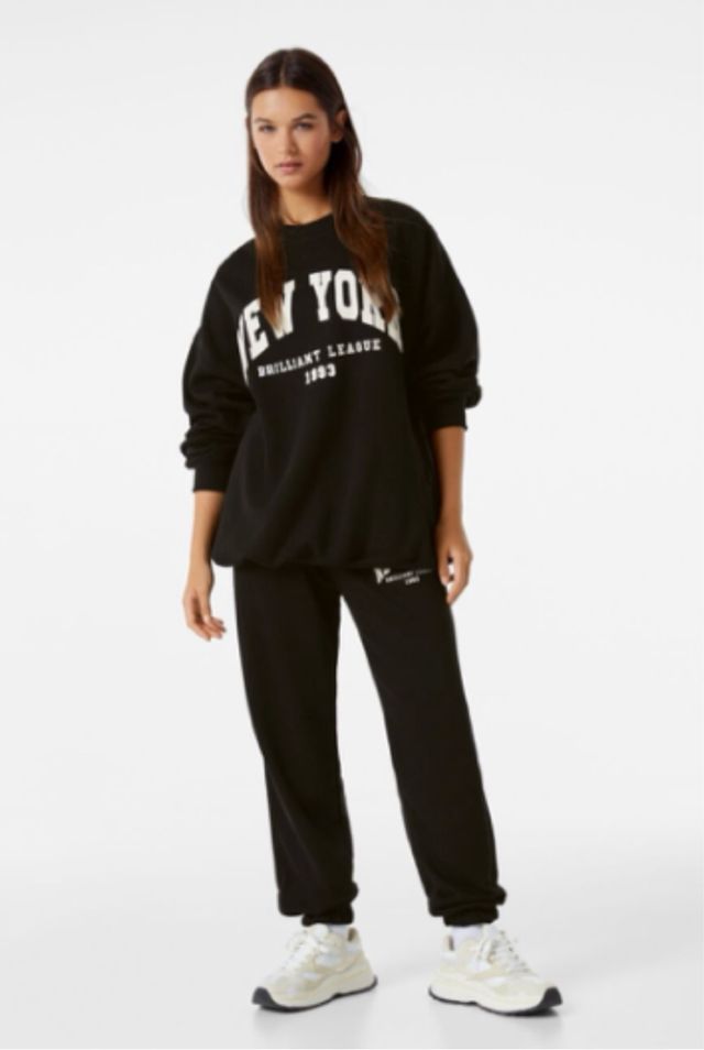 Sudadera Bershka oversize New York negra