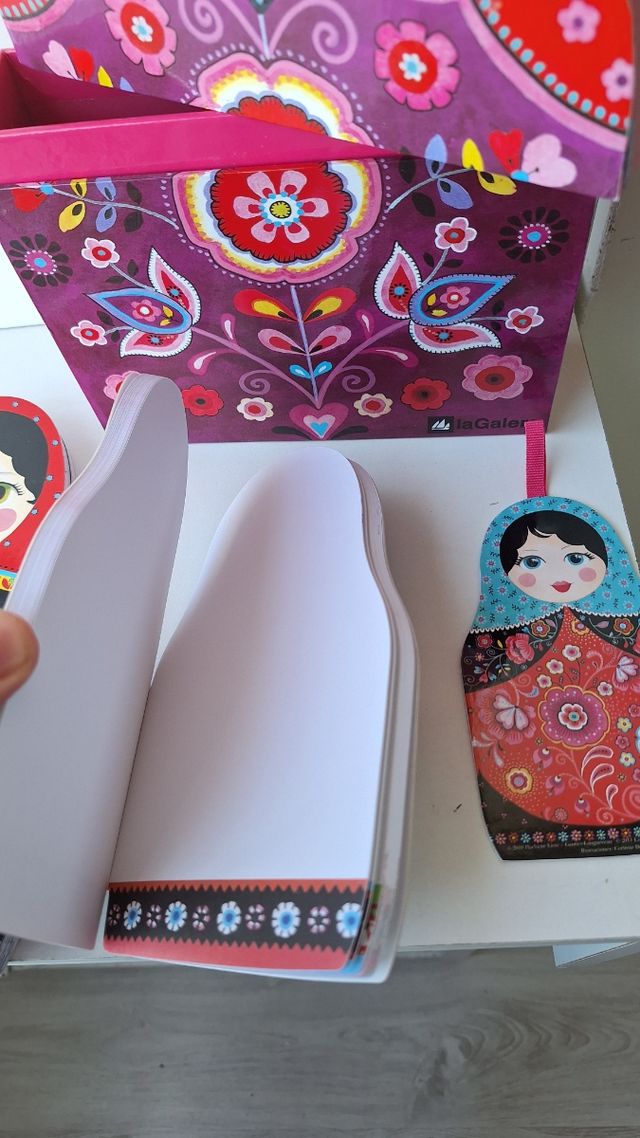 Caja libro Matrioskas editorial La galera