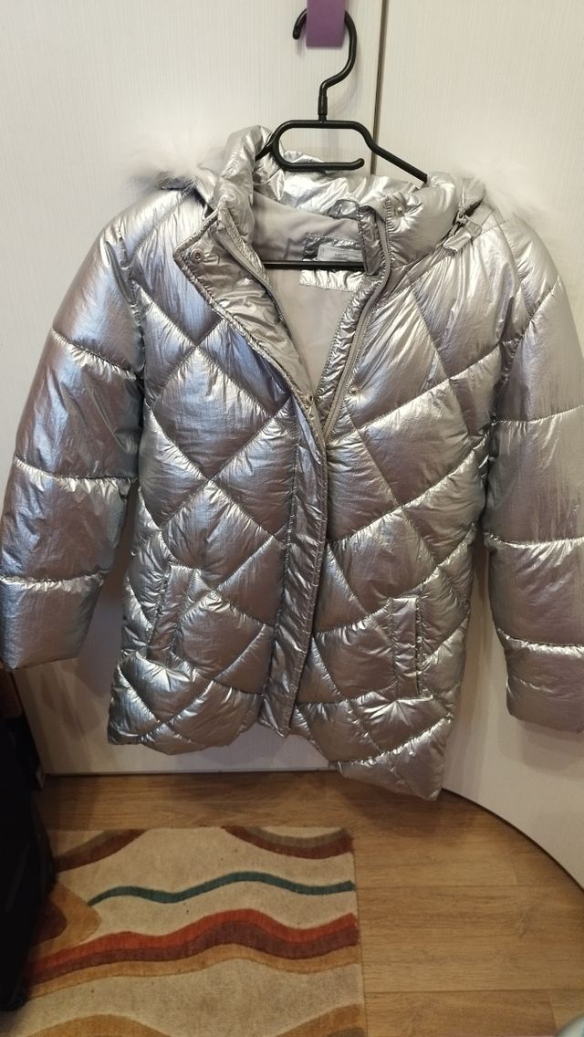 Abrigo plateado acolchado niña